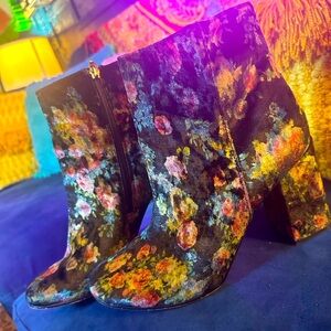 LIMELIGHT Velvet Floral Booties sz 9.5